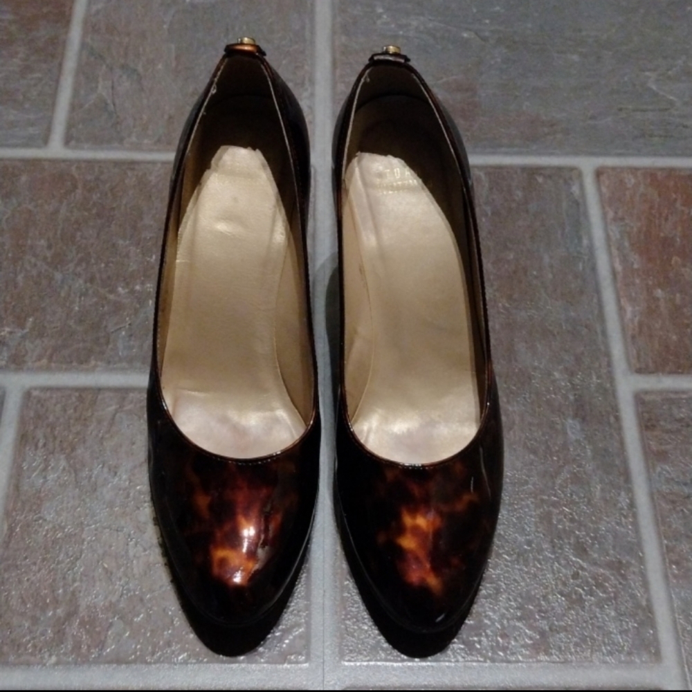 Stuart Weitzman tortoise shell almond toe platform pump size 7